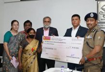 रक्षक प्लस योजना के अन्तर्गत पीएनबी ने सौंपा मृतक पुलिस कर्मी की पत्नी को 50 लाख रूपये का चैक, डीजीपी रहे मौजूद