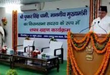 विधानसभा अध्यक्ष रितु खंडूरी ने मुख्यमंत्री धामी को दिलाई विधानसभा सदस्यता की शपथ