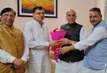 केंद्रीय रक्षा मंत्री राजनाथ सिंह पहुंचे उत्तराखंड, सीएम धामी ने किया स्वागत