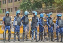 झगड़ा सुलझाने पहुंची पुलिस पर पत्थरबाजी, 27 आरोपियों को किया गिरफ्तार