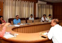 पड़ोसी राज्यों की अपेक्षा अच्छे राजस्व प्राप्ति को लेकर प्रदेश वित्त मंत्री ने की समीक्षा बैठक