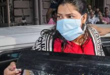 अर्पिता मुखर्जी के फ्लैट से चार कार गायब, कार में कैश होने की आशंका