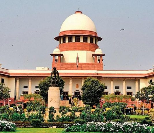 चुनाव आयोग की कार्रवाई रोकने की मांग लेकर सुप्रीम कोर्ट पहुंचा उद्धव गुट