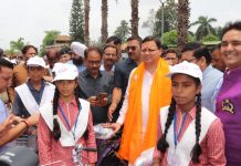 मुख्यमंत्री ने किया रोटरी क्लब द्वारा आयोजित कन्याश्री कार्यक्रम में प्रतिभाग, छात्राओं को वितरित की साईकिल