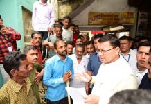 सीएम धामी ने चंपावत भ्रमण के दौरान सुनी ग्रामीणों की समस्या