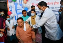 मुख्यमंत्री धामी ने स्वयं टीका लगाकर किया कोविड टीकाकरण अमृत महोत्सव का शुभारम्भ