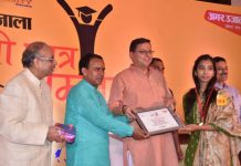 सीएम धामी ने किया 84 मेधावी छात्र-छात्राओं को सम्मानित, 25-25 हजार दिया पारितोषिक