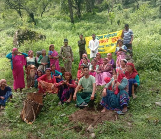 अपने पुस्तैनी जंगल को अतिक्रमण से बचने के लिए कठूड़ गांव की महिलाओं ने शुरू किया अभियान