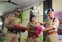 कावड़ मेले के शांतिपूर्ण संपन्न होने पर ड्यूटी पर तैनात पुलिसकर्मियों को एडीजी लॉ एंड आर्डर ने किया सम्मानित