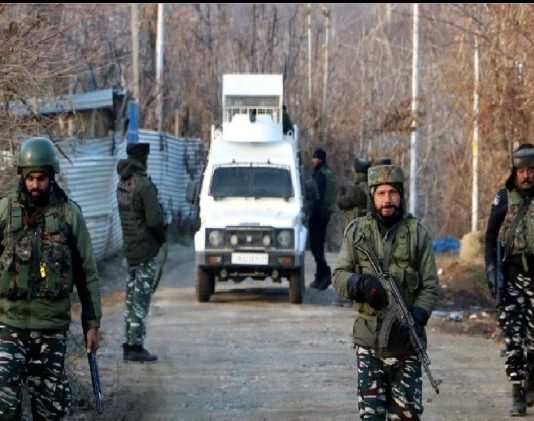 सुरक्षाबलों व आतंकियों के बीच चल रही मुठभेड़ में दो आतंकियों का हुआ खात्मा