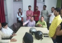 ठुमका गाना यू ट्यूब से हटाये जाने की मांग को लेकर उत्तराखण्ड क्रांति दल का धरना प्रदर्शन