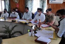 जिलाधिकारी ने सड़क दुर्घटनाओं की रोकने के लिए पुलिस को सख्त कार्रवाई करने के दिए निर्देश