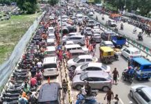 कांवड़ यात्रिओं की वापसी के चलते हाईवे पर तगड़ा जाम, नियमों की उड़ी धज्जियां