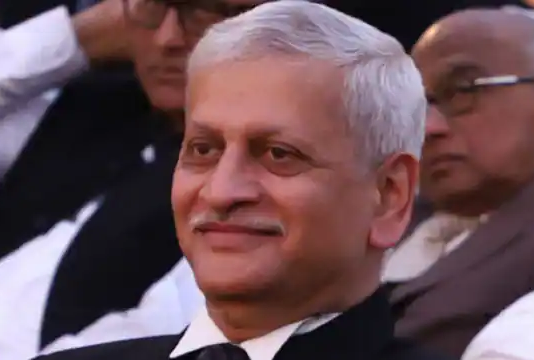 बच्चे सात बजे स्कूल जा सकते हैं तो जज और वकील नौ बजे कोर्ट क्यों नहीं: न्यायाधीश SC