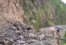 लगातार हो रही बारिश और भूस्खलन से राज्यभर में 161 मार्ग हुए बंद