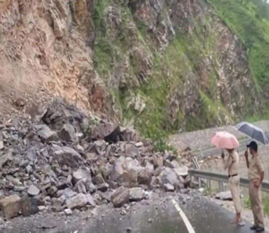 लगातार हो रही बारिश और भूस्खलन से राज्यभर में 161 मार्ग हुए बंद