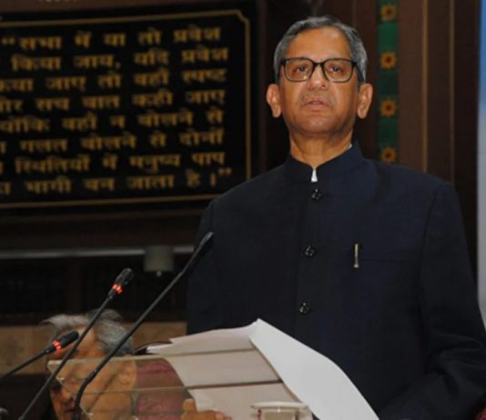 एक दिवसीय दौरे पर झारखंड पहुंचे सीजेआई एनवी रमण, कहा: कंगारू कोर्ट चला रही है मीडिया