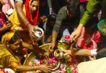 सावन की शिवरात्रि के शुभ अवसर पर भगवन भोलेनाथ के मंदिरों में श्रधालुओं की उमड़ी भीड़