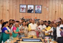गोरखा कल्याण परिषद् द्वारा सीएम धामी को किया गया सम्मानित