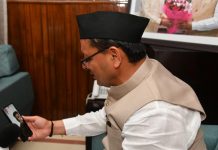 मुख्यमंत्री धामी ने लक्ष्य सेन के पिता से की मुलाकात