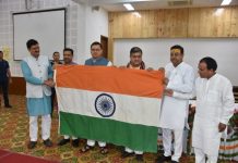 भाजपा के राष्ट्रीय प्रवक्ता ने मुख्यमंत्री और प्रदेश अध्यक्ष को तिरंगा सौंपकर किया ‘हर घर तिरंगा’ अभियान का शुभारंभ