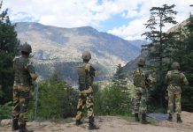 अंतरराष्ट्रीय सीमा के पास उड़ती दिखी संदिग्ध वस्तु पर बीएसएफ के जवानों ने की गोलीबारी