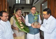 सीएम धामी और संबित पात्रा के बीच’हर घर तिरंगा’ अभियान की तैयारियों के संबंध में विचार विमर्श