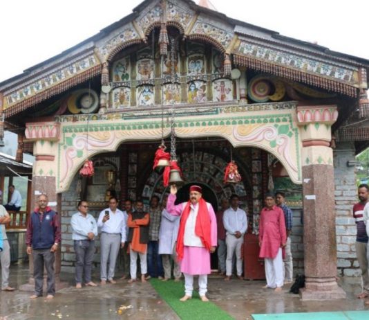महासू देवता मंदिर हनोल में लगा जागड़ा मेला, सतपाल महाराज ने माथा टेक किए दर्शन