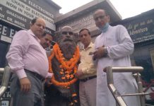 स्व0 इंद्रमणि बडोनी की पुण्यतिथि पर उक्रांद परिवार द्वारा दी गई भावभीनी श्रद्धांजलि