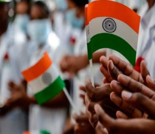 तिरंगे के नियम अनुसार निस्तारण के लिए पुलिस को सौंप सकते है घर का तिरंगा