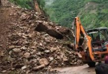 कुमारखेड़ा में ऋषिकेश-गंगोत्री हाईवे तीसरे दिन भी बंद