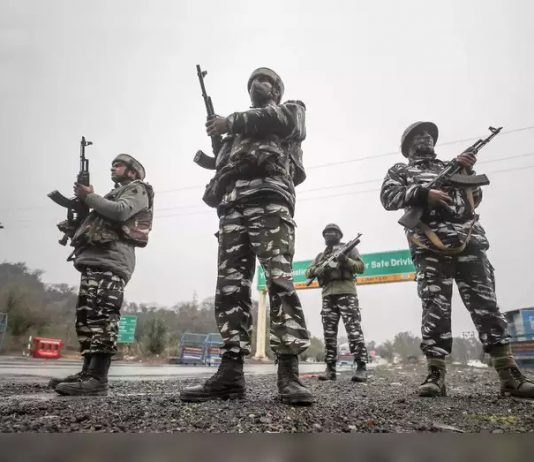 शोपियां में सुरक्षाबलों पर आतंकवादियों का ग्रेनेड हमला