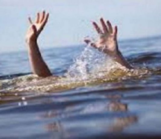 सेल्फी के चक्कर में 15 वर्षीय युवक ने गवाई जान