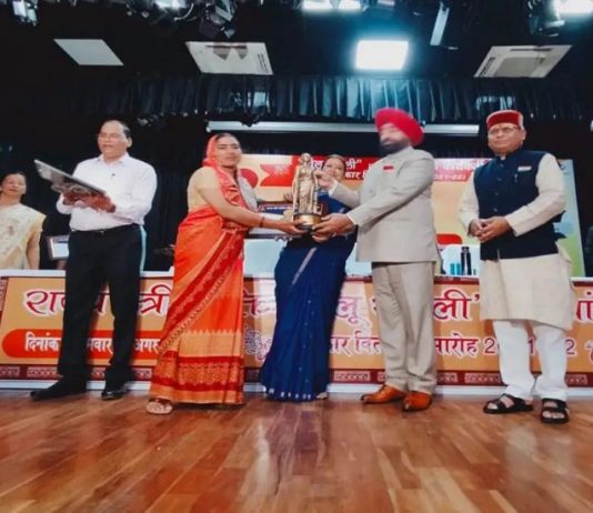 तीलू रौतेली एवं आंगनबाड़ी कार्यकर्ता पुरस्कार से प्रदेश की महिलाओं को किया गया सम्मानित
