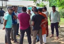 युवक की धारदार हथियार से गला रेतकर हत्या, सड़क किनारे फेंका शव