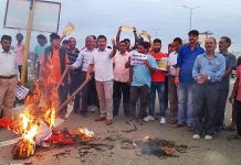 उक्रांद और कांग्रेस ने भ्रष्टाचार के विरोध में फूंका सरकार का पुतला, भर्ती घोटाले में शामिल मंत्रियों को बर्खास्त करने की उठी मांग