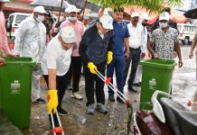 प्रधानमंत्री नरेन्द्र मोदी के जन्मदिन के अवसर पर सीएम धामी ने शहीदों के घर के बाहर चलाया स्वछता अभियान