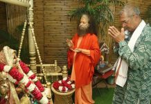 अभिनेता नाना पाटेकर पहुंचे ऋषिकेश, स्वामी चिंदानंद सरस्वती से की भेंट