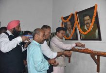 मुख्यमंत्री धामी ने राज्य आन्दोलनकारियों को पुष्प अर्पित कर शहीद दी श्रद्धांजलि