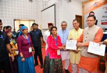 मुख्यमंत्री धामी ने स्वच्छता गौरव सम्मान कार्यक्रम में स्वच्छता दूतों को किया सम्मानित