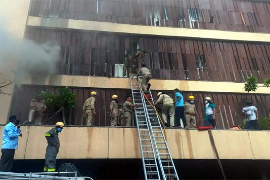 लिवाना होटल में लगी भीषण आग, सीएम योगी ने दिए जांच के आदेश