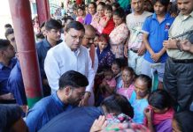 मुख्यमंत्री धामी ने आपदा प्रभावित क्षेत्रों का स्थलीय निरीक्षण कर प्रभावितों से की मुलाकात