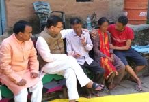 मुख्यमंत्री ने श्रीकोट पहुंचकर अंकिता भंडारी के परिजनों से की मुलाकात