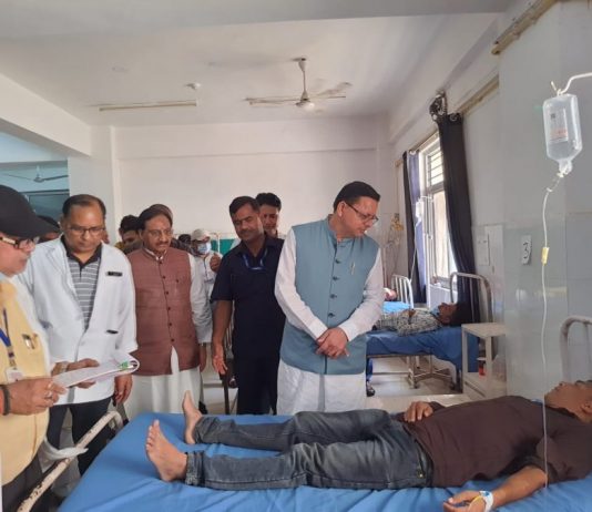 घायलों का हाल जानने अस्पताल पहुंचे सीएम धामी