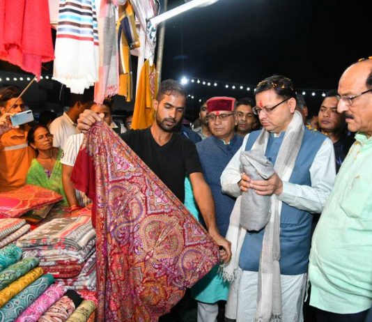सरस मेले के आयोजन में पहुंचे सीएम धामी, वोकल फॉर लोकल का दिया मंत्र