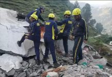 आवासीय छेत्र पर गिरा बोल्डर, परिवार के चार लोगों की मौके पर मौत, दो घायल