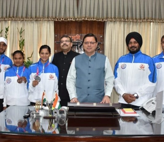 सीएम धामी ने किया मेडल प्राप्त करने वाले खिलाडियों प्रशिक्षकों को सम्मानित