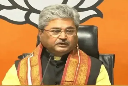 भाजपा राष्ट्रीय महामंत्री के बयान पर छिड़ी जंग, बोले लड़कियां छेड़ने मंदिर जाते है कांग्रेसी