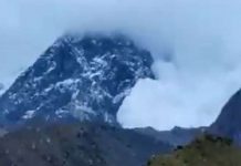 केदारनाथ धाम के पास खिसका बर्फ का पहाड़