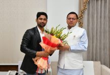 टीवी कलाकार मनमोहन तिवारी ने सीएम से की भेंट, प्रदेश में फिल्मों की शूटिंग को बढ़ावा देने की कही बात